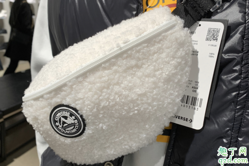 匡威羊羔毛腰包多少钱 匡威2019新品羊羔毛胸包在哪买