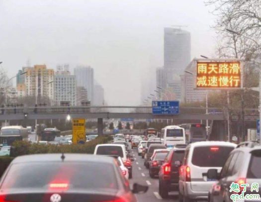 转弯的时候可以换档吗开车换挡可以跳档吗
