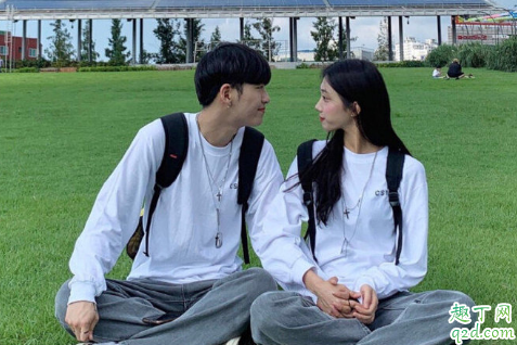 男朋友躺在旁边身体热是怎么回事 男朋友压在我身上说忍不住了怎么办