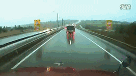 冬季行车安全注意事项 冬季车祸多发四个危险时段提醒