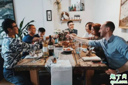 老板娘下班请吃饭怎么办 老板娘请吃饭要拒绝吗