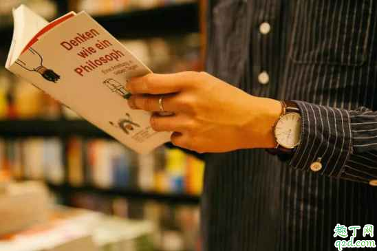 一个男人喜欢炫富是什么心理 一个男人经常炫富说明什么