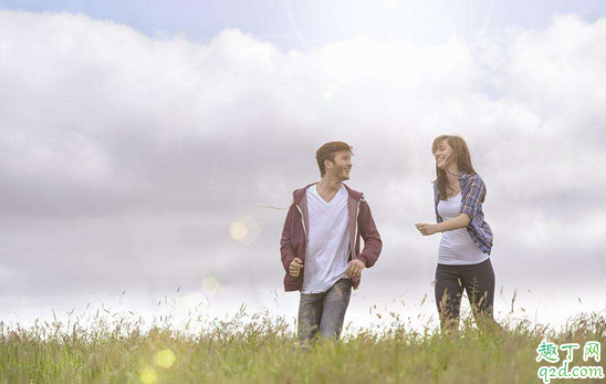 一个男人喜欢炫富是什么心理 一个男人经常炫富说明什么