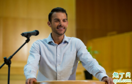 公司年会不想上台讲话怎么办 年会上台讲话说什么