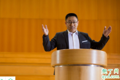 公司年会不想上台讲话怎么办 年会上台讲话说什么