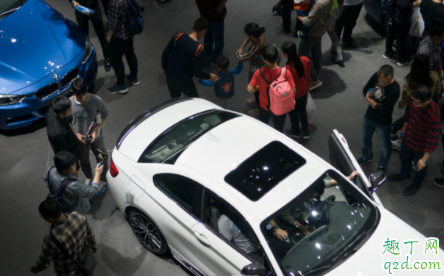 买车和坐出租车哪个划算 买车和坐出租车有什么缺点