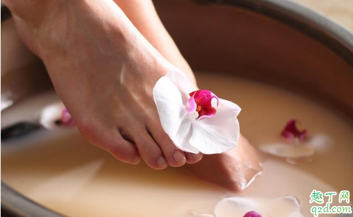 热水泡脚去不去脚气 怎么样才能根治脚气