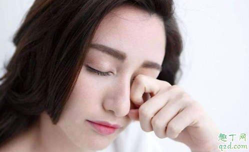 嘴唇发黑正常吗 嘴唇发黑是不是因口红没卸干净