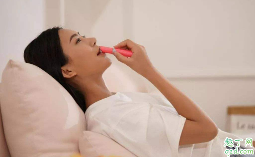 嘴唇发黑正常吗 嘴唇发黑是不是因口红没卸干净