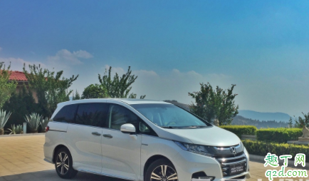 自动变速箱挂D档等红会损坏变速箱吗 等红灯怎么操作不会损坏变速器