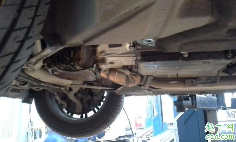 机油是抽干净还是放干净 机油放时间长了还能用吗