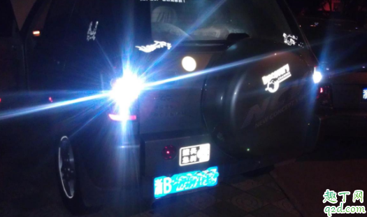 汽车倒车灯不亮怎么修 倒车灯为什么只有一个亮