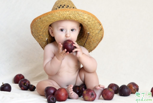 宝宝一直有眼泪眼屎怎么办 宝宝眼屎多是上火吗