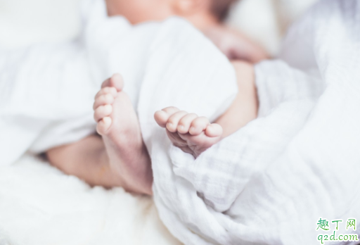 宝宝眼屎黄粘稠怎么回事宝宝眼屎带血严重吗