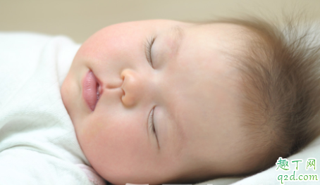 宝宝先咳嗽一天后发烧怎么回事 小孩有一点发烧和咳嗽要打针吗