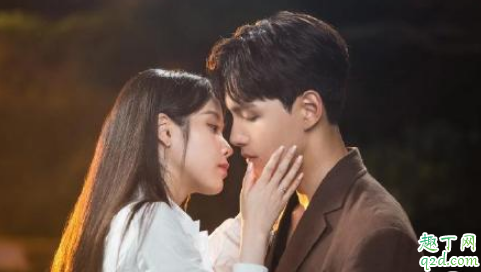 为什么男生接吻时手会不安分 男生舌吻的时候在想什么