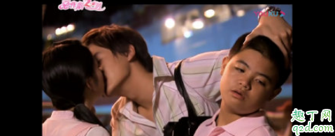 为什么男生接吻时手会不安分 男生舌吻的时候在想什么