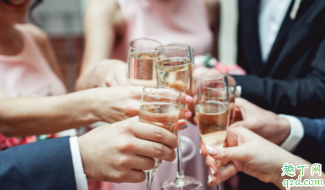 普通员工如何给领导敬酒 给领导敬酒要注意什么