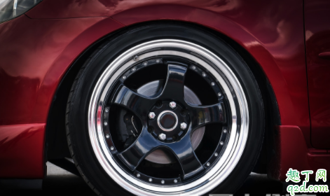 怎么看汽车轮胎该不该换了 汽车轮胎有细小花纹需要更换吗