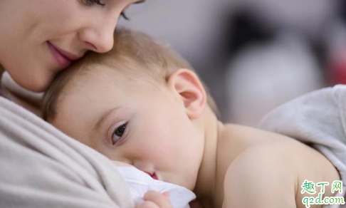 乳房软趴趴的是奶水不足吗 乳房软趴趴没有弹性怎么回事