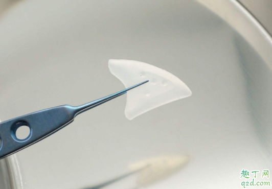 假体隆胸能不能哺乳 隆过胸了还能喂奶么