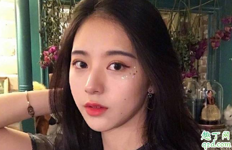 女生很主动会显得很随便吗 男人眼里什么样的女人很随便