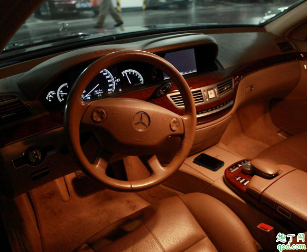 如何清洁方向盘的汗渍 真皮方向盘有汗渍发粘怎么办