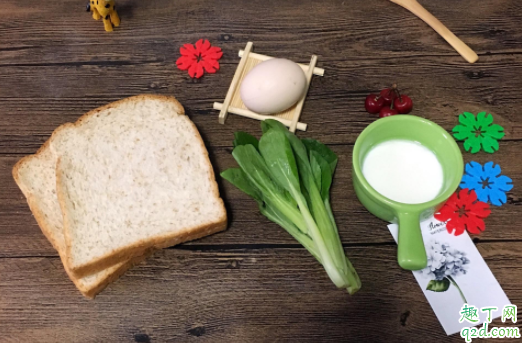 为什么宝宝吃辅食会打恶心呕吐 孩子吃辅食恶心怎么办