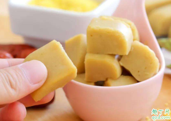 为什么宝宝吃辅食会打恶心呕吐 孩子吃辅食恶心怎么办