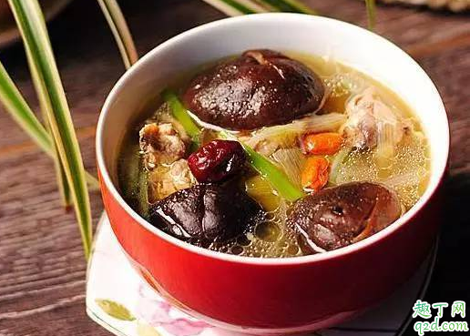 坐月子什么时候吃鸡最好 坐月子要一天吃一只鸡吗