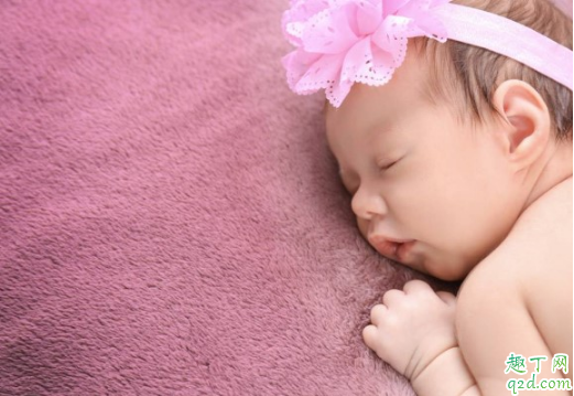 如何哄睡0-3个月的婴儿 0-3个月的婴儿不睡觉怎么办