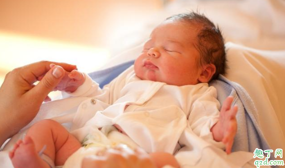 宝宝拉肚子吃蒸苹果好吗 哪些辅食适合宝宝拉肚子吃
