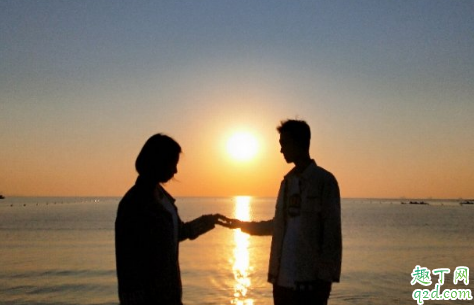 夫妻半个月不联系正常吗 夫妻分开几乎不打电话是没感情了吗