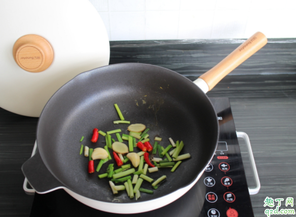 不粘锅涂层是不是有毒 不粘锅涂层掉了还能用吗