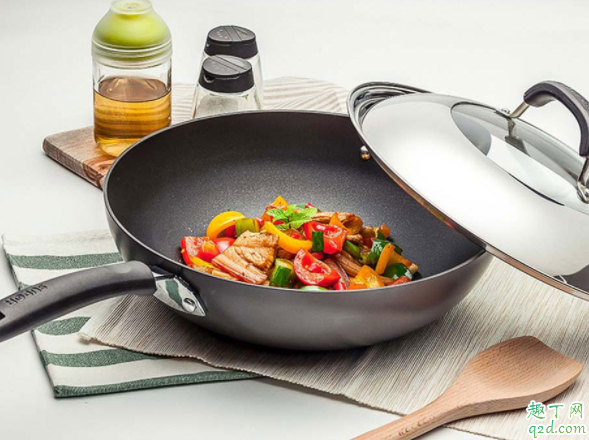 不粘锅涂层是不是有毒 不粘锅涂层掉了还能用吗