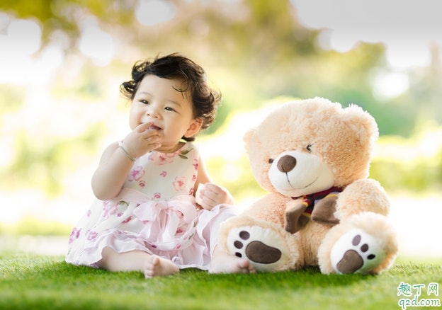 长白头发是缺少什么营养元素 小孩怎么会有白头发