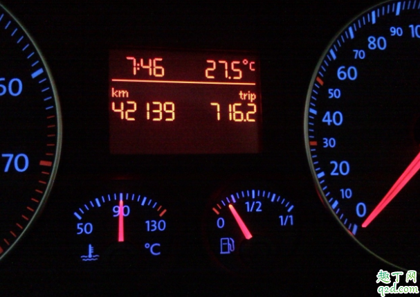 汽车油表灯亮了就必须要加油吗 汽油灯亮了还能开多久