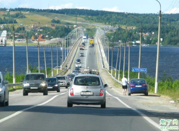 手动档汽车加油不提速怎么回事 为什么汽车加油门速度提不上去