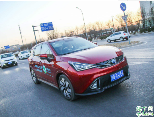 手动档汽车加油不提速怎么回事 为什么汽车加油门速度提不上去