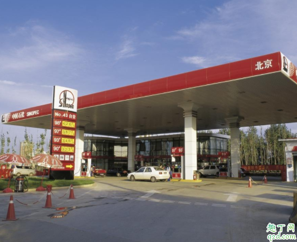 汽车加完油油灯还亮咋回事 加满油后为什么发动机灯会亮