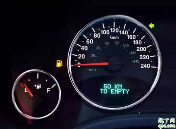 汽车加完油油灯还亮咋回事 加满油后为什么发动机灯会亮