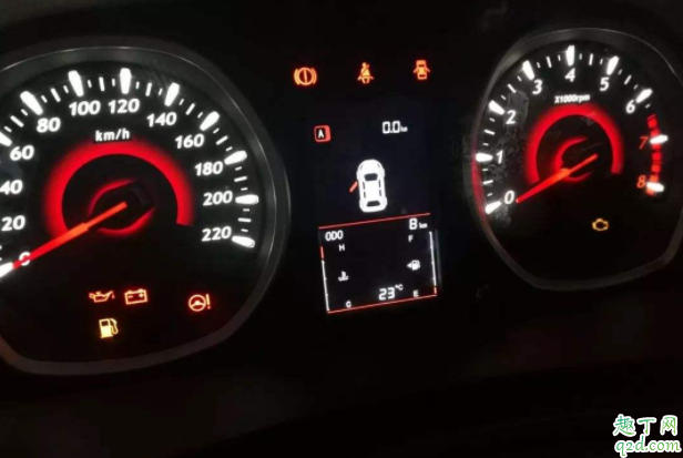 汽车加完油油灯还亮咋回事 加满油后为什么发动机灯会亮