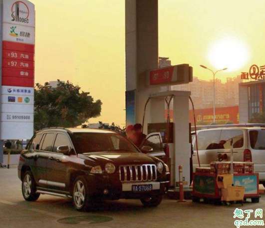 汽车加油跳枪还能加多少 汽车加油加到跳枪还能加吗