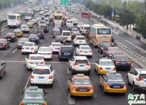 汽车起步加油要松离合器吗 汽车起步离合器怎么松