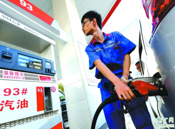 汽车加油可以加不同加油站的油吗 不同油号可以混加吗