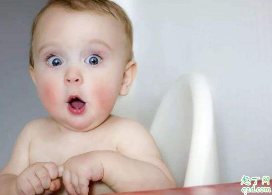 宝宝吐奶是咋回事 宝宝吐奶怎么解决
