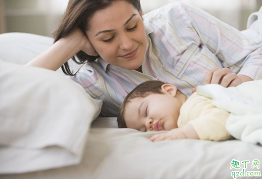 一百多天的宝宝抱起来头四处摇晃不稳正常吗 为什么宝宝头晃来晃去