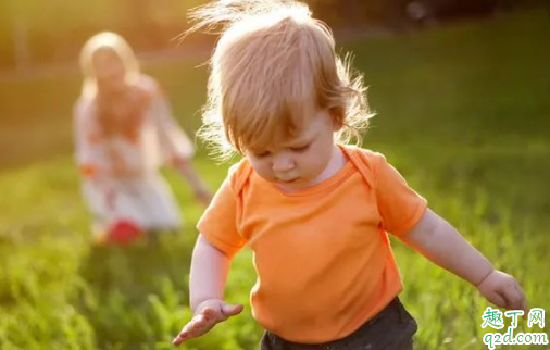九个月小孩扶着东西站起来有影响吗 小孩扶着东西站起来要注意什么