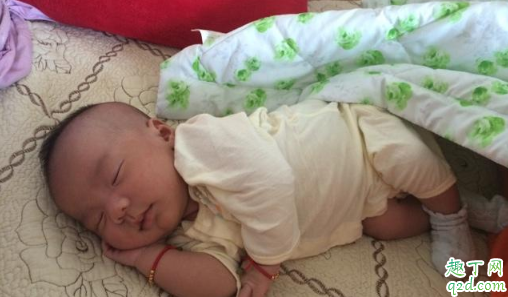 宝宝大小脸是怎么导致的 大小脸可以纠正过来吗