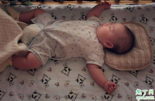 宝宝大小脸是怎么导致的 大小脸可以纠正过来吗